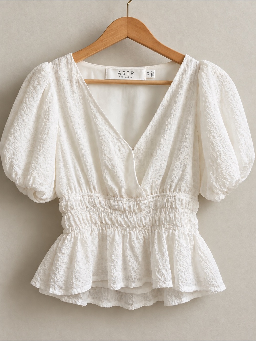 ASTR The Label White Textured Puff Sleeve Peplum Top XS